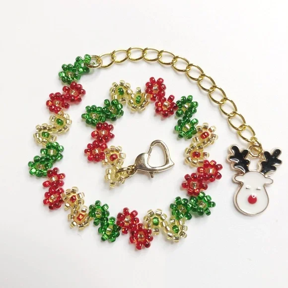 Christmas Holiday Bracelet Reindeer Charm Gold Red Green Beaded Heart Clasp New - Picture 1 of 4